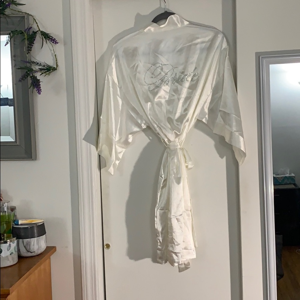 ‘Bride’ Robe - Picture 2 of 3